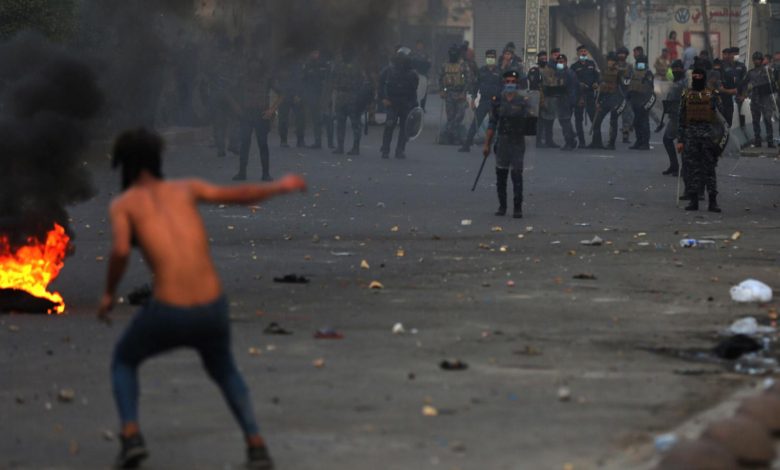 اصابات بين المتظاهرين نتيجة تفريق بالقوة وسط بغداد 1 12132021 20200728091009afpp afp 1vv3gi.h