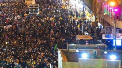 الزائرون يواصلون مسيرهم بإنسانية عالية من على جسر الائمة لاحياء زيارة الامام الكاظم (ع) 5 520D5944 4575 49A6 B04A 119A505155D1