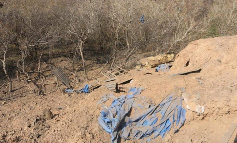 أعتدة ومواد لوجستية كانت تستخدمها عناصر داعش في منطقة تل عيدة جنوب غرب كركوك 1 88C60DCE 5527 4D32 9812 B23BBDC2F44A