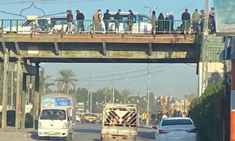 خريجو الكليات والمعاهد يغلقون جسري الزيتون والنصر بذي قار 1 C3460A33 0C17 4DF6 BAE1 77BDC01819D5