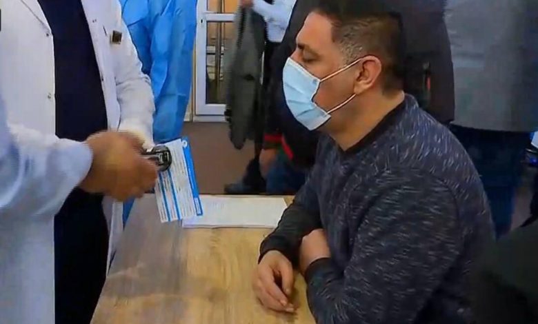 أول عملية تطعيم بلقاح فيروس كورونا في العراق(صور) 9 C45DB7BC C815 4A02 B414 4A4393043D32