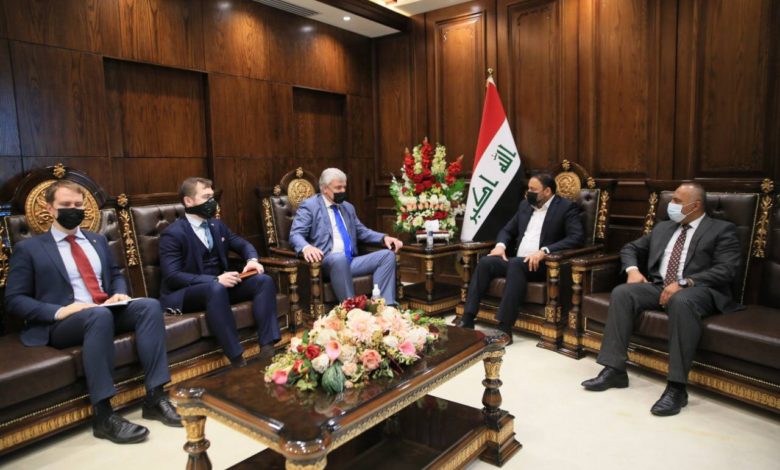 الكعبي يؤكد اهتمام العراق بسرعة إيصال اللقاح الروسي للبلاد 1 E0489BBB 6279 47B3 8B90 0498E592B1EA