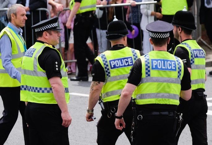 الشرطة البريطانية تعتقل شخصا بعد معلومات عن طرد مشبوه قرب المقر الرسمي للملكة 1 F6D02617 462C 4516 9E2A F084DAE13FC0