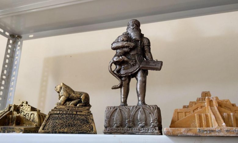 مئات القطع الاثرية المستنسخة ستوزع كتذكار للوفد المرافق لبابا الفاتيكان 5 IMG 20210304 WA0113