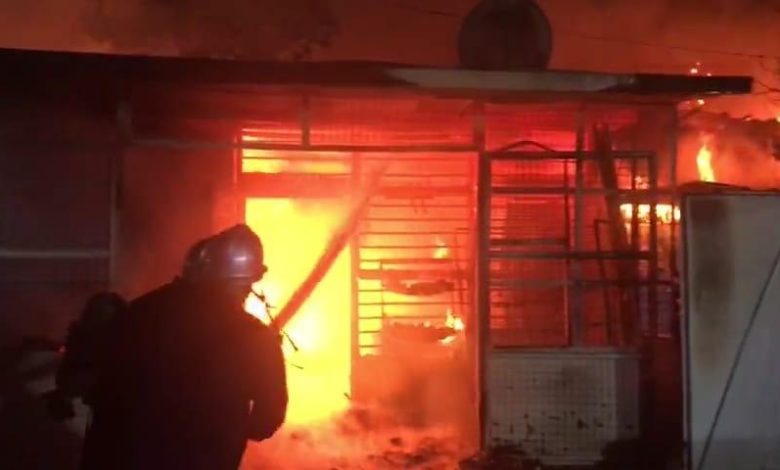 الدفاع يخمد 3 حرائق اندلعت في منطقة "الكرادة" فجر اليوم (صور) 9 9D1378CF EF22 4FB9 BA9A 09B7BFE411A3