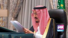 B9DB3B78 4CB7 471D B657 2ACB72D66D4F