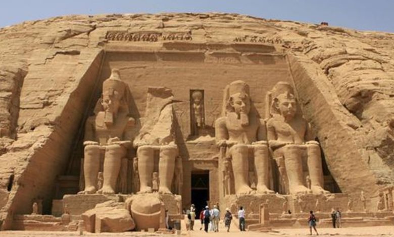 بحث عن آثار مصر