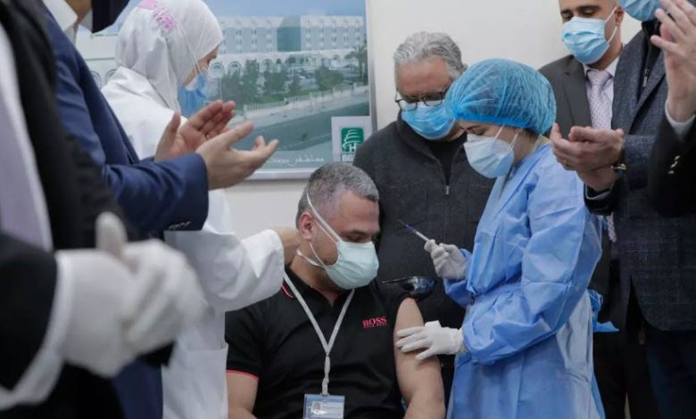تلقيح 1100 من العاملين في القطاع الطبي اللبناني