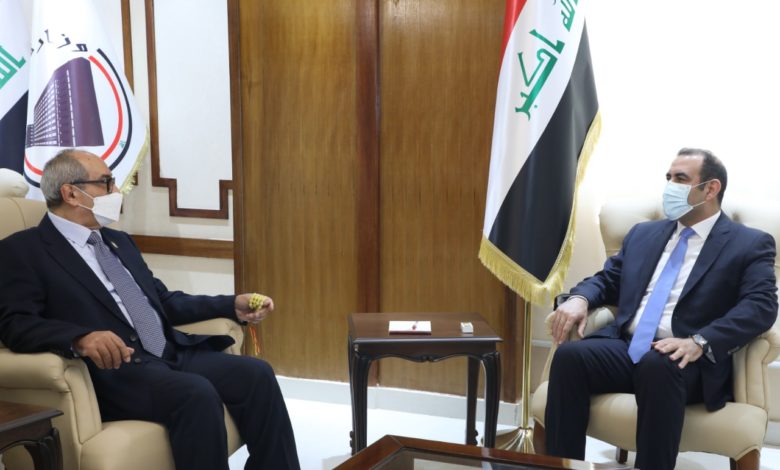 وزير التخطيط يبحث مع سفير الامارات ملف الاستثمار في العراق 1 052B047A 22A0 4E33 8B9D 30C0F785825A