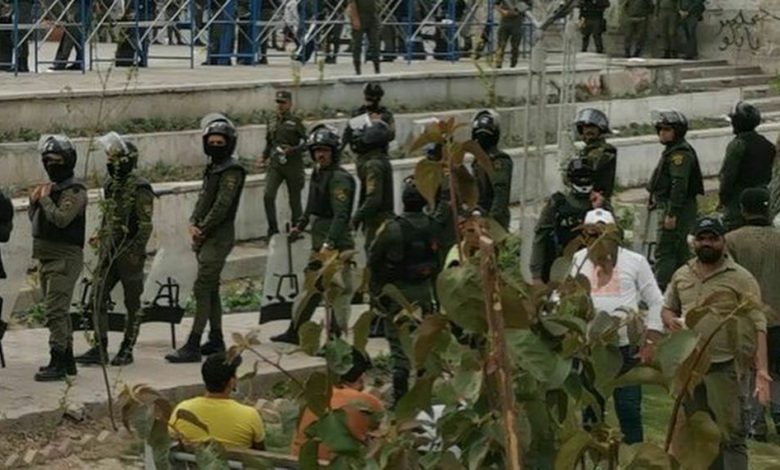 قوات حفظ النظام تمنع أي تجمع للمتظاهرين في ساحة التحرير 3 A8C9B3D4 CF94 4F09 9748 4F9734E84649