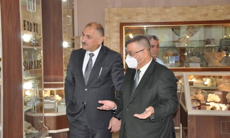 وزير الصناعة يتابع عمل هيأة المسح الجيولوجي ويوصي باتباع آلية جديدة لتحسين أداءها 1 C3504E91 500B 4AC5 8892 938576088B3D