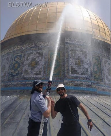 تنظيف ساحات المسجد الأقصى عقب انسحاب القوات الإسرائيلية 1 unnamed 1