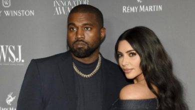 154 105223 divorce kim kardashian fan kanye west 700x400