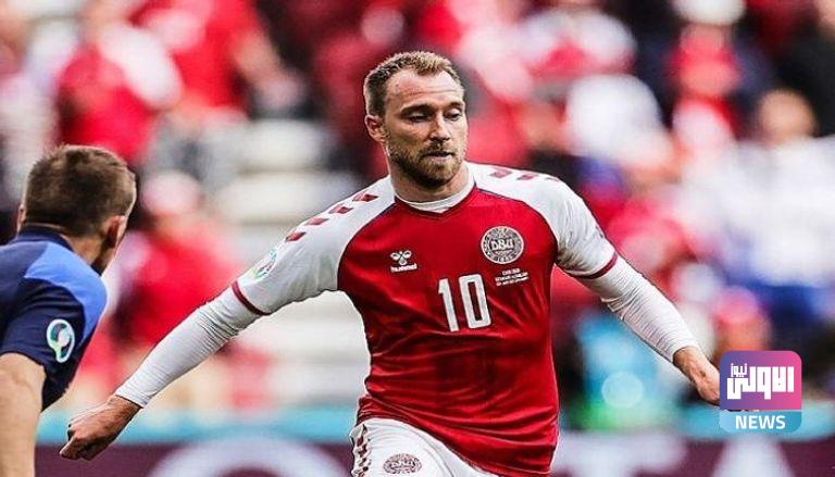 163 224731 football players fall down before