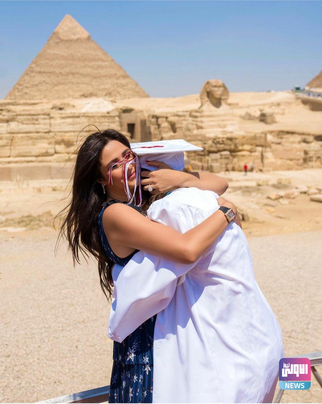 ياسمين عبدالعزيز تحتفل بتخرج ابنتها في الأهرامات 1 ٢٠٢١٠٦٠٦ ٢٠١٤٠٩