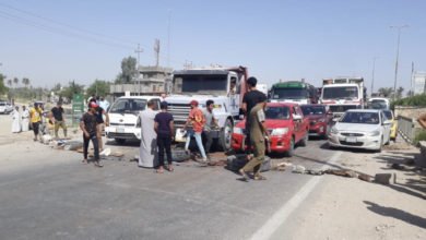 متظاهرون يغلقون بالاقفال دائرة توزيع كهرباء كربلاء (صور) 6 257B5392 88E7 4031 A871 666683BEF4BB