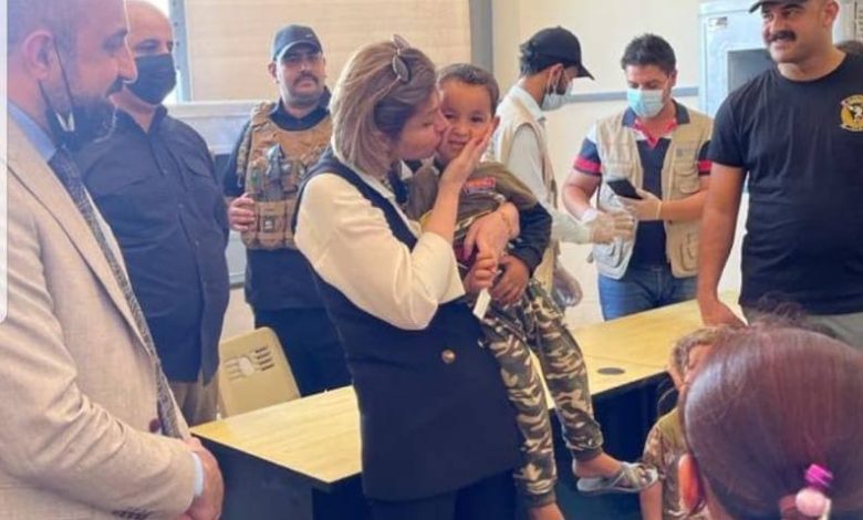 مسؤولة حكومية تتفقد نازحي مخيم الجدعة في نينوى 5 AE4EA3A1 7CBF 4A02 96C3 A9CE99DE9A00