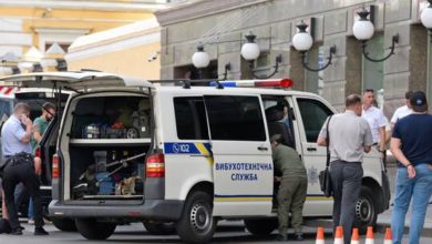 قوات الأمن الأوكرانية تعتقل رجلا هدد بتفجير قنبلة داخل مقر الحكومة 5 610a526a423604766254cb4b