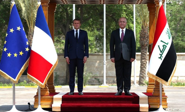 رئيس الجمهورية يستقبل نظيره الفرنسي في قصر بغداد 1 EA50F3CB FF0E 4E60 A54D 65D1EE4BA859
