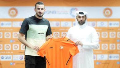 أم صلال يتعاقد رسمياً مع اللاعب العراقي أيمن حسين 2 أيمن حسين 620x330 1
