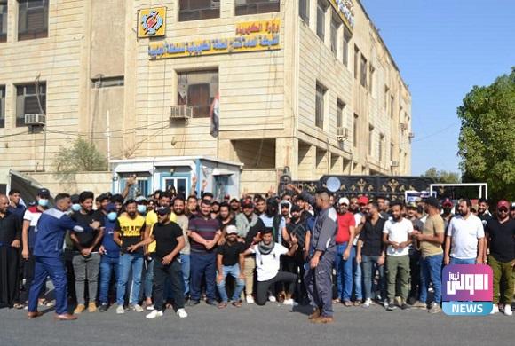 البصرة.. متعاقدو واجراء الكهرباء يغلقون دوائرهم للمطالبة بتحويلهم إلى عقود وزارية 1 A7DB8A3D 53D3 4D79 A991 C4A6DF21E3A6