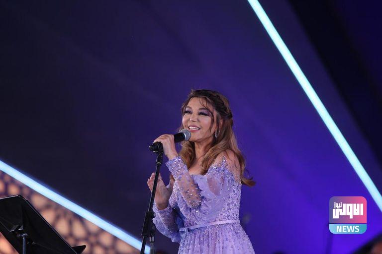 سميرة سعيد تلوم مايسترو حفلها بمهرجان الموسيقى العربية 9 127 143628 samira said arab music festival 3