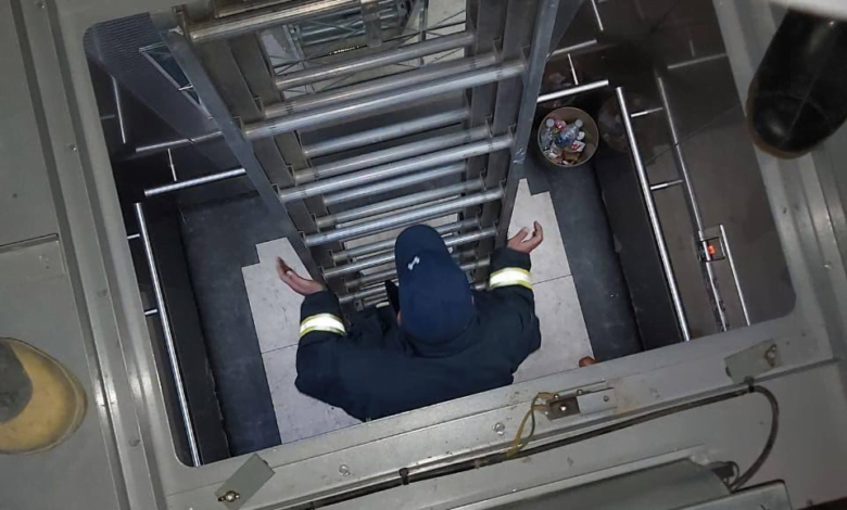 الدفاع المدني تنقذ امرأة وطفل من مصعد معطل في مدينة بسماية 9 2144429F 65E8 492D 9318 73A3EB60B2FB