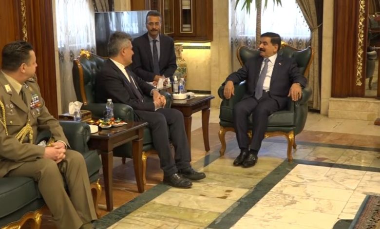 وزير الدفاع يستقبل السفير الإيطالي في العراق بمناسبة انتهاء مهام عمله 1 5C56D9B8 46CD 43B9 AB8F B61D4A9BC2C7