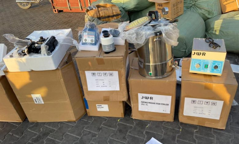 إحباط محاولة تهريب مواد وأجهزة طبية مختبرية في منفذ ميناء أم قصر 1 IMG 20211106 WA0003