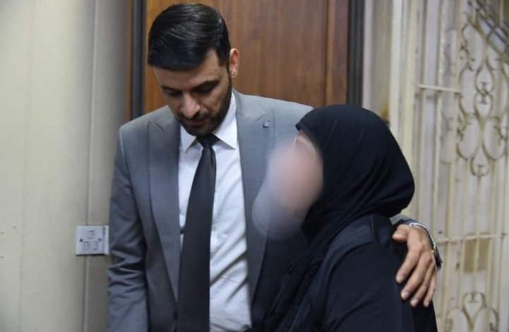 مدير صحة بغداد الكرخ يستجيب لمطالب سيدة مسنة و يأمر بانجاز معاملتها على الفور 1 DEFB102D FEDE 4CB9 B937 5B22E210CD31