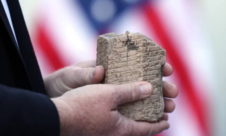 يصل عمر أحدها إلى 4000 عاما.. العراق يستعيد قطعتين اثريتين 1 183806