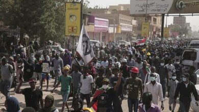 السودان.. مقتل ضابط شرطة خلال مظاهرات في الخرطوم 2 61e035404c59b742bd56d020