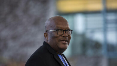 رئيس بوركينا فاسو تحت الإقامة الجبرية 2 61f12ada4236045e8b09ca09