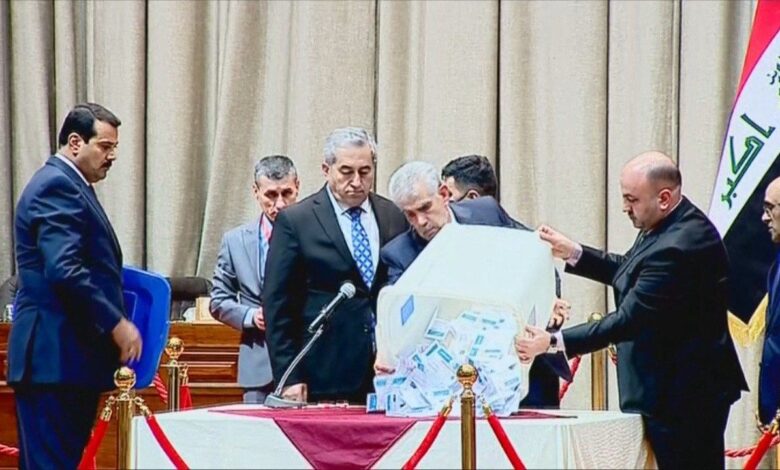 انتهاء عملية التصويت لاختيار أحد المرشحين لرئاسة البرلمان 1 89BA0660 3A2F 4133 B8EE D36DFB72D067