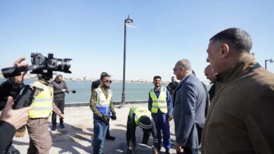 الكاظمي يلتقي العاملين بكورنيش شط العرب ويتفقد المشاريع المنفذة هناك 3 IMG 20220127 WA0023