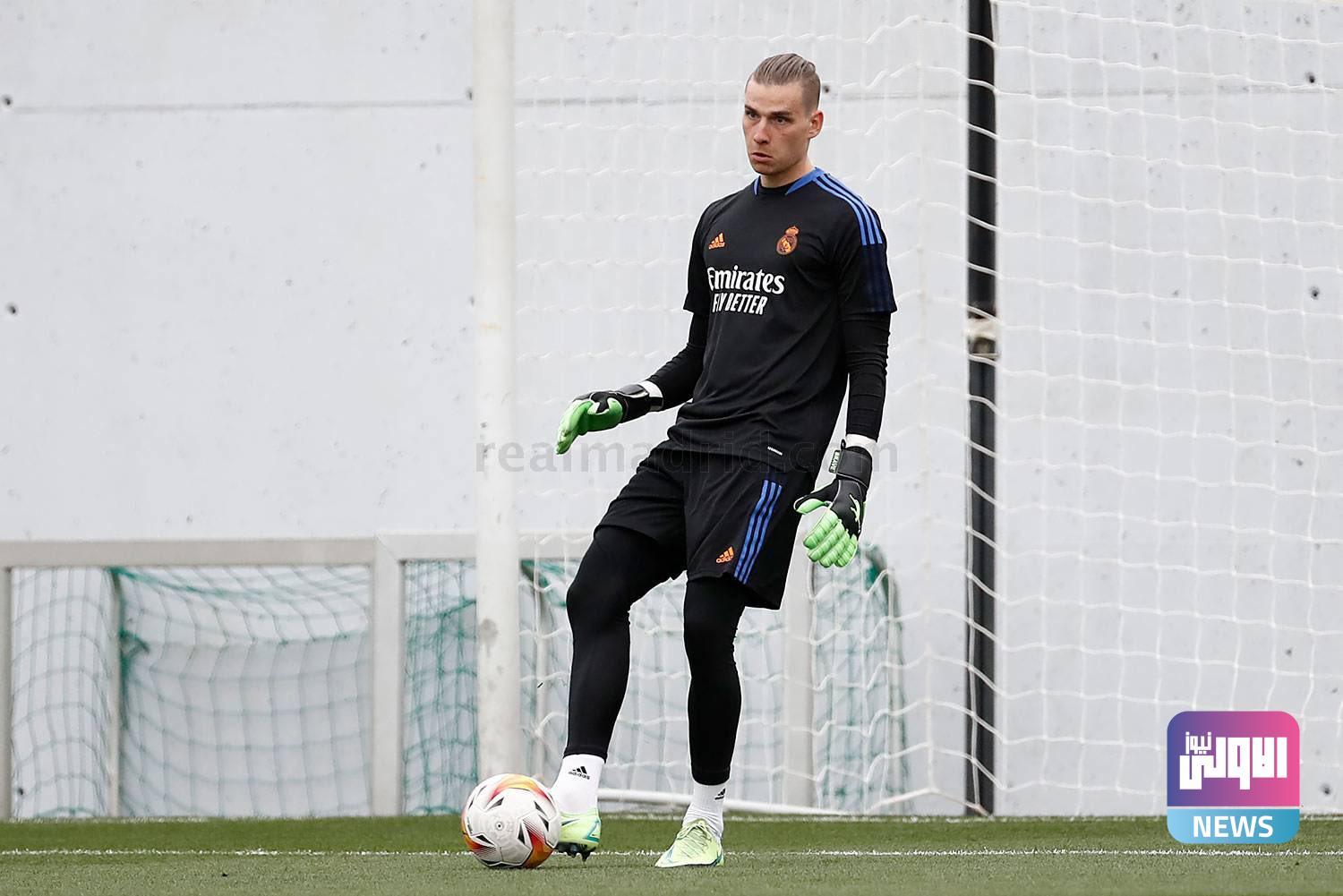 نادي ريال مدريد يدعم حارسه الأوكراني وأسرته 1 E5oOMGzXMAQmnGJ