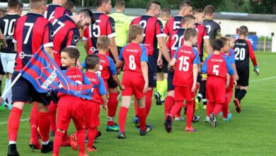 100 104504 football kids mascots history 2