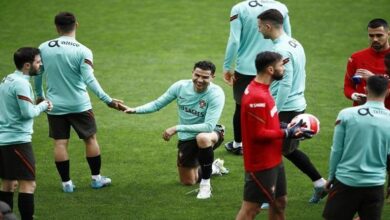 كريستيانو رونالدو يحتفي بـ "الملك" 3 124 170342 pepe cristiano ronaldo portugal north macedonia 700x400