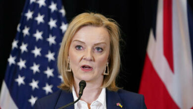 لندن: لن نرفع عقوباتنا المفروضة على رجال الأعمال الروس 2 62355cde42360415fc034614