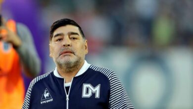 تعرف كيف أنقذ "وشم مارادونا" صحفيين أرجنتينيين من الاعتقال في أوكرانيا؟ 5 maradona