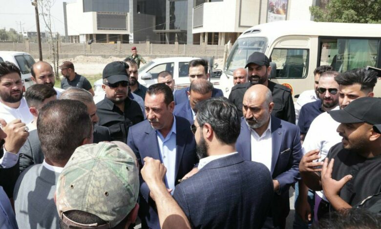 الزاملي يلتقي بالمحتجين على ارتفاع اسعار الوقود ويؤكد تريث الوزارة بالقرار 1 IMG 20220410 121616 784