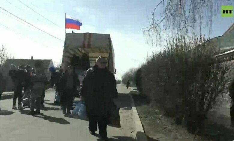 الجيش الروسي يسلم مساعدات إنسانية لسكان خيرسون 1 IMG 20220419 103419 221