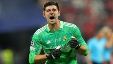 98 080257 courtois atletico madrid fans real 700x400