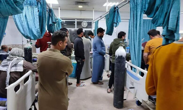 مستشفى الشيخ زايد يستقبل عدداً من حالات الاختناق جرّاء الموجة الغبارية التي تعصف بالبلاد (صور) 13 IMG 20220523 104457 685