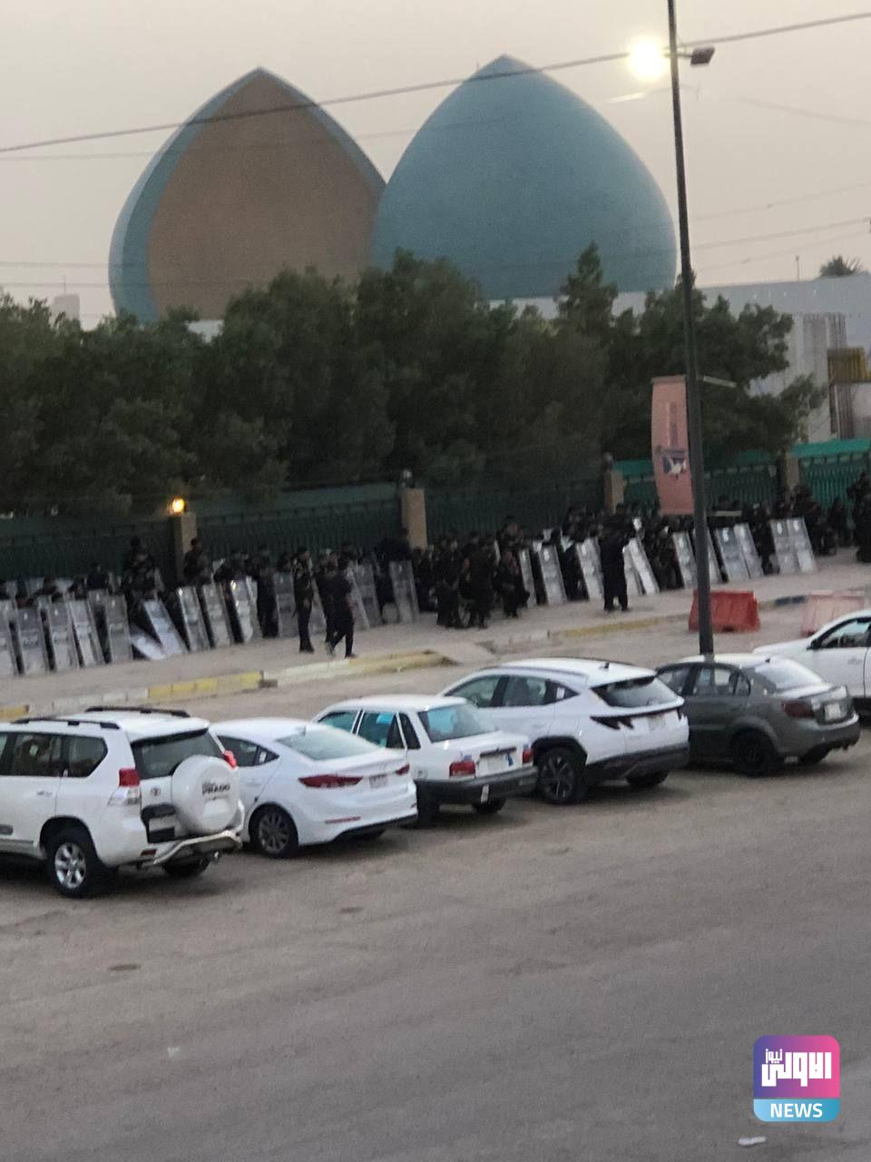 العشرات يتجمعون أمام مدينة "السندباد لاند" لمنع إقامة حفل يحيه سعد لمجرد (صور) 5 30FB9CA0 BB2D 408E BE38 181FA9F16B01