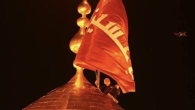 لحظة انزال الراية الحمراء من على قبة سيد الشهداء (ع) (صور) 4 91A6281F 64FC 45DC 83C8 CE3FBBB641AE