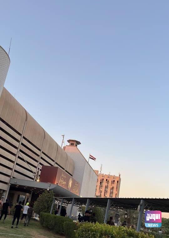 المتظاهرون يصلون إلى مبنى مجلس النواب 1 FCF5AFA4 771F 4EEE BA44 7CFEF6F017F4