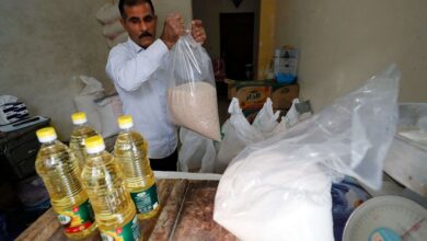 الكاظمي يوجه بتوزيع وجبة من الطحين والسلة الغذائية في كربلاء المقدسة 21 1646723678a6899f5b5b82b0a7c2187b6606459a55