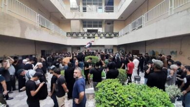 متظاهرون يقتحمون مبنى محافظة بابل 4 DF654127 712D 4734 8EE5 141598247136