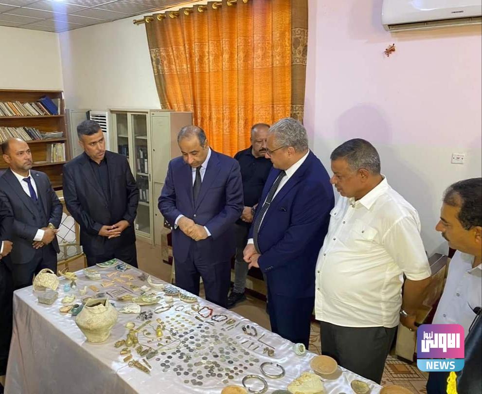 وزير الثقافة يعلن عن اكتشاف كنزٍ آثاريٍّ في تل أسود بالنجف الأشرف 1 IMG ٢٠٢٢٠٨١٥ ١٤٥٦٣٣